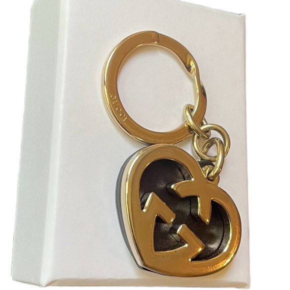 Gucci Interlocking Heart Keychain - Picture 4 of 11